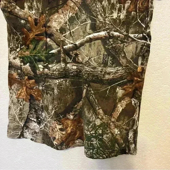 Magellan Outdoors Realtree camo v neck short sleeve t-shirt in size youth large - Picture 7 of 10